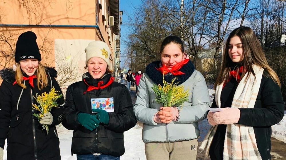 Поздравления с 8 марта от новгородских комсомольцев