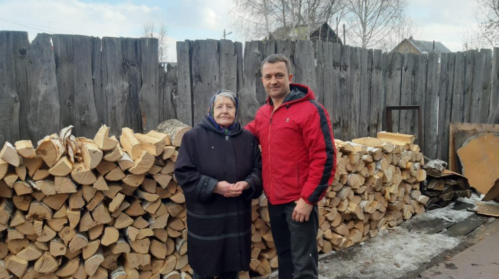 Тюменские коммунисты помогают малоимущим пенсионерам