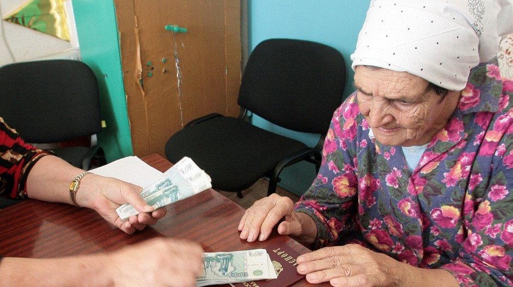 А.В. Гордеев совместно с В.И. Кашиным внесли в Государственную Думу законопроект о выплате надбавок к пенсиям сельских работников