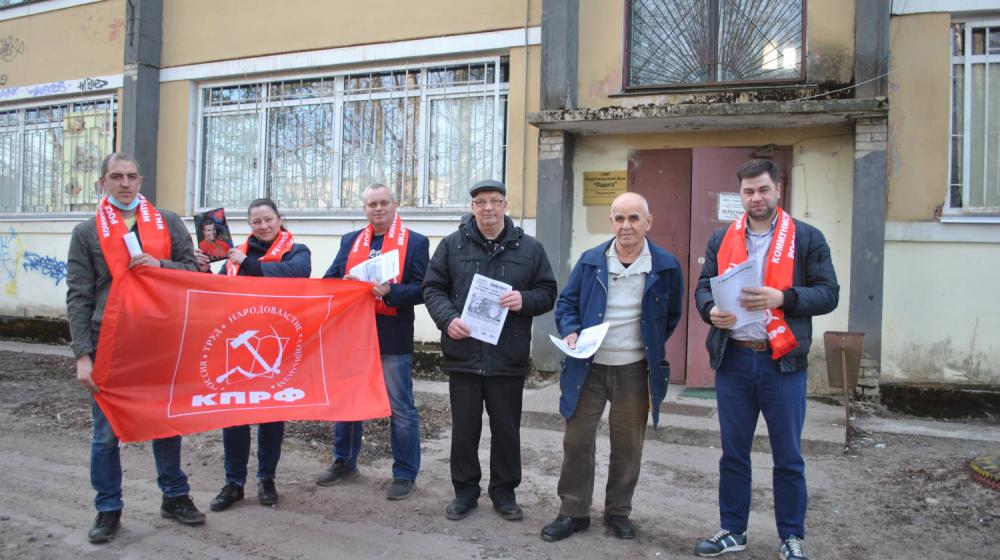 Гордость за страну: в Ленобласти прошли пикеты в честь 60-летия полета Юрия Гагарина в космос