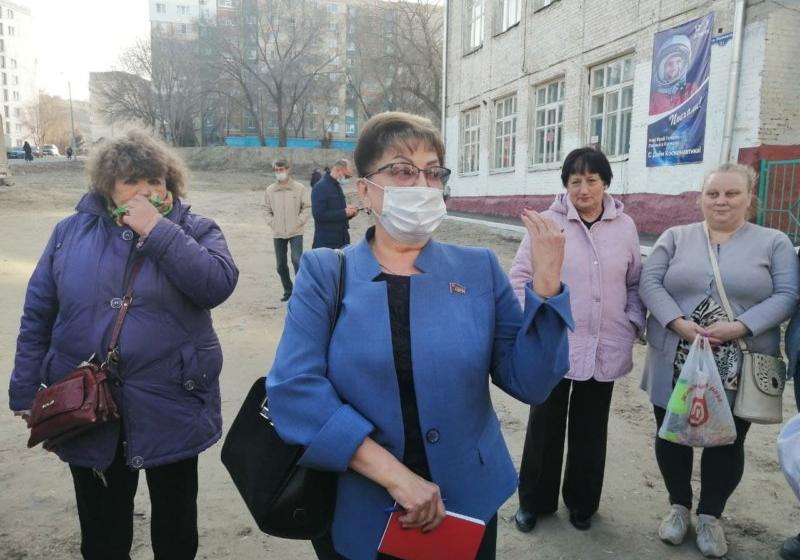 Депутаты-коммунисты пообещали помочь саратовцам