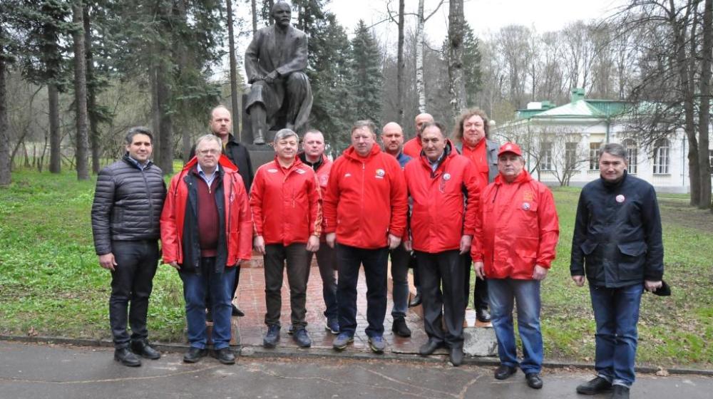 Дело Ленина в наших делах! Подмосковные коммунисты провели субботник в Горках Ленинских