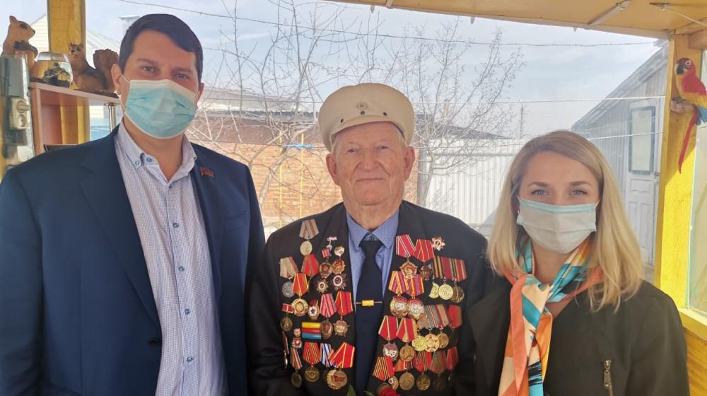 Тульские коммунисты поздравили с 95-летием ветерана партии А.И. Тимофеева