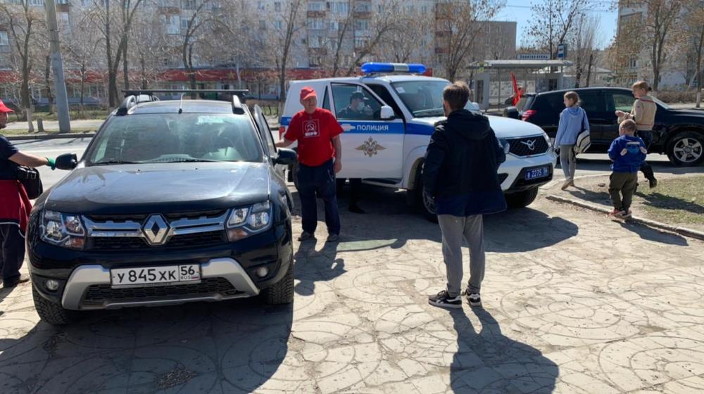 На субботник КПРФ в Оренбурге приехал отряд полиции