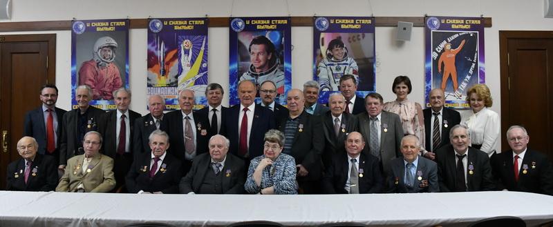 Г.А. Зюганов наградил ветеранов космонавтики