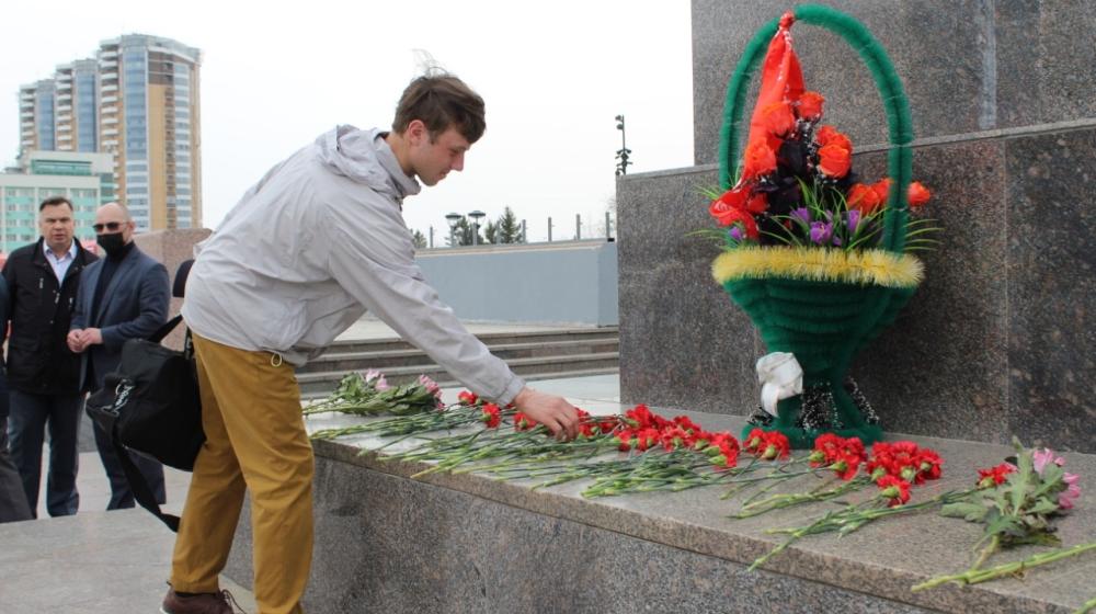 Борьба продолжается! Коммунисты Благовещенска возложили цветы к ленинским монументам амурской столицы