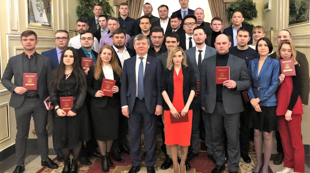 Дмитрий Новиков вручил дипломы выпускникам 40-го потока Центра политической учёбы