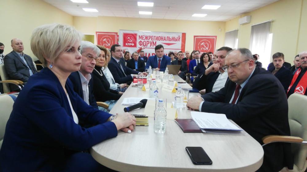 В Санкт-Петербурге состоялся межрегиональный форум депутатов-коммунистов