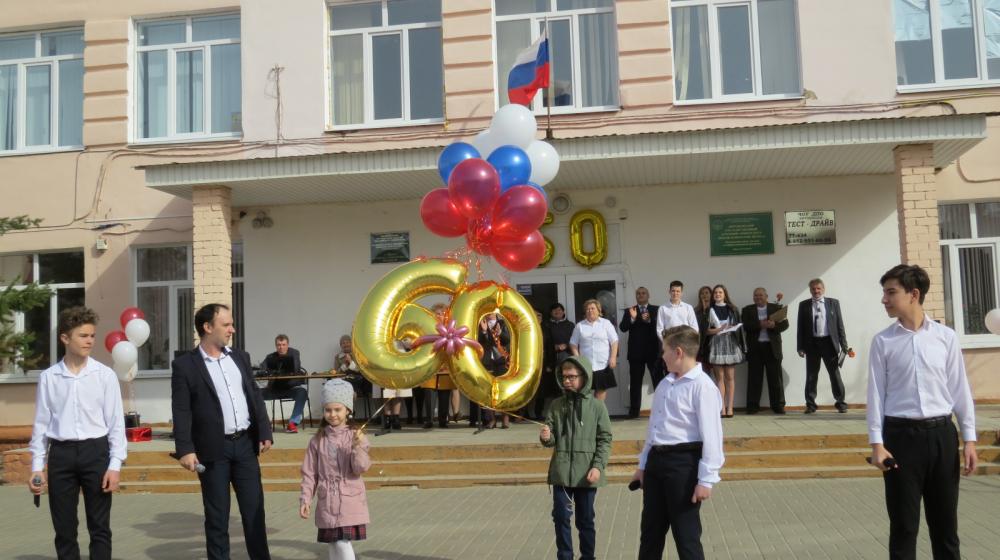 Воронеж. Сергей Гаврилов поздравил с юбилеем школу – ровесницу первого полета Юрия Гагарина