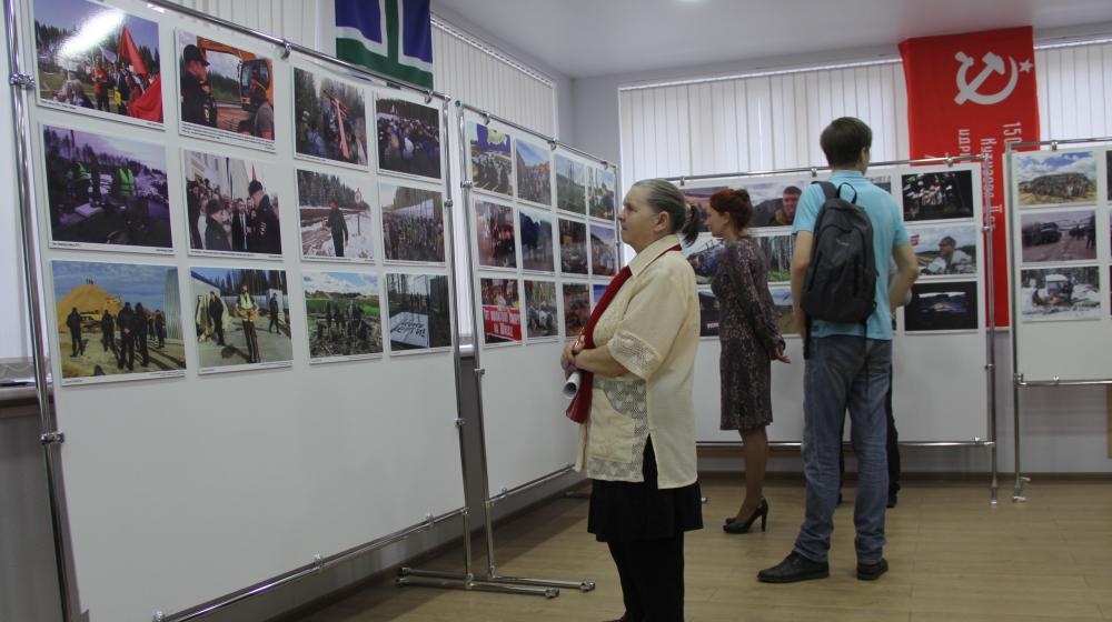 Республика Коми. В Сыктывкаре открылась фотовыставка, посвященная борьбе северян против московского мусора