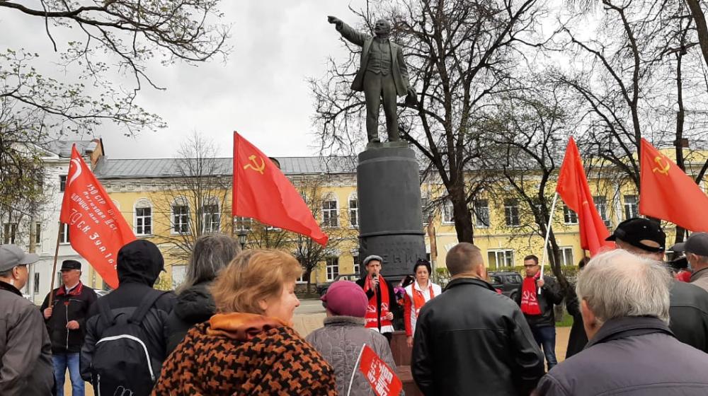 Калуга. Первомай шагает по планете