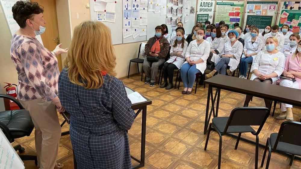 В преддверии Дня Победы тюменские коммунисты поблагодарили медиков за тяжелый труд на передовой борьбы с коронавирусом