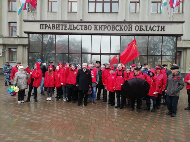 Прогулки по Кирову в честь Первого мая