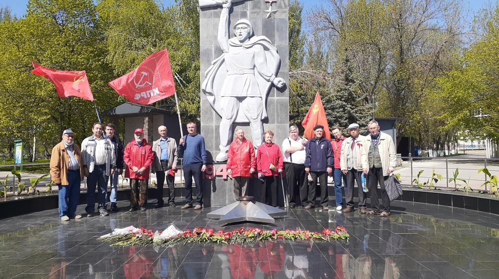 Праздничный автопробег и возложение цветов к Вечному огню в Самаре