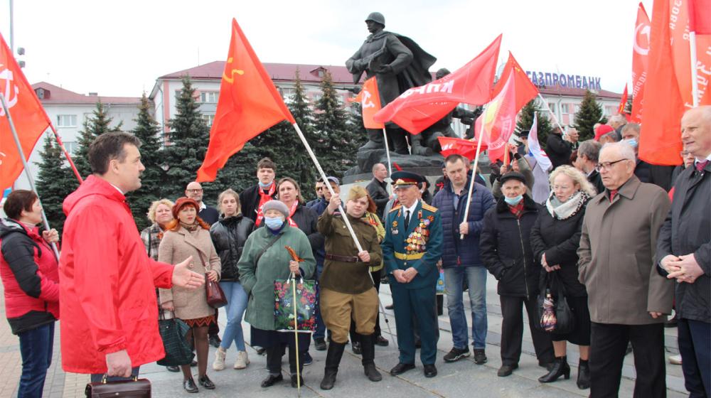 Брянские коммунисты отметили 76-ю годовщину Великой Победы