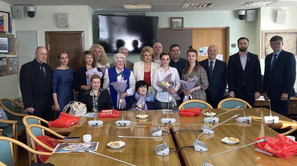 Нина Останина наградила лучших педагогов ЦАО Москвы Орденом «Надежда»