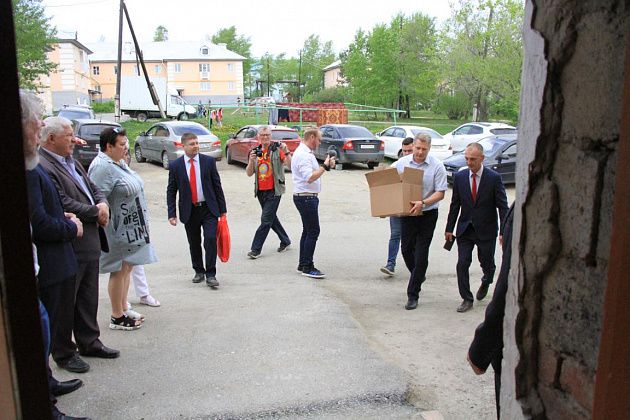 Свердловская область. Торжественное открытие штаба КПРФ в Серове