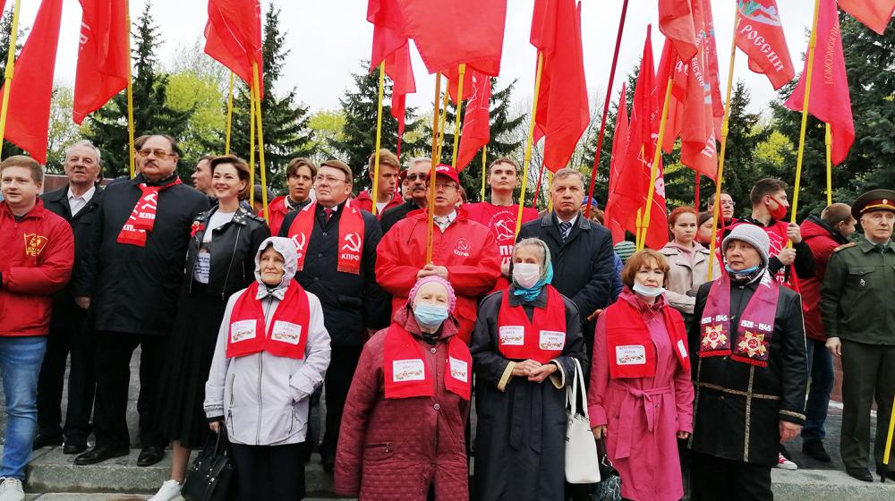 Н.Н. Иванов провел церемонию возложения цветов к Вечному огню на Мемориале памяти павших в годы Великой  Отечественной войны