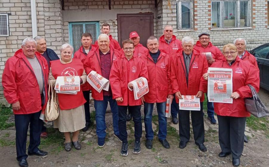 Брянские коммунисты и комсомольцы провели агитрейд в Климовском районе