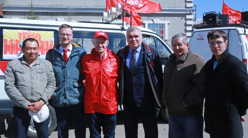 В Омске прошел автопробег в честь 1 мая