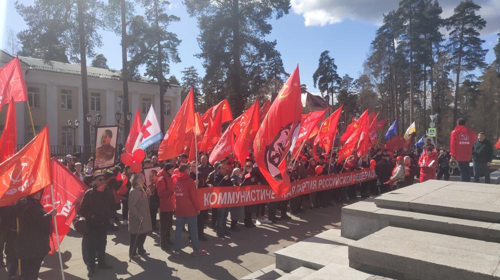 Ленинградская область. Сергей Пантелеев возглавил колонну торжественного первомайского шествия
