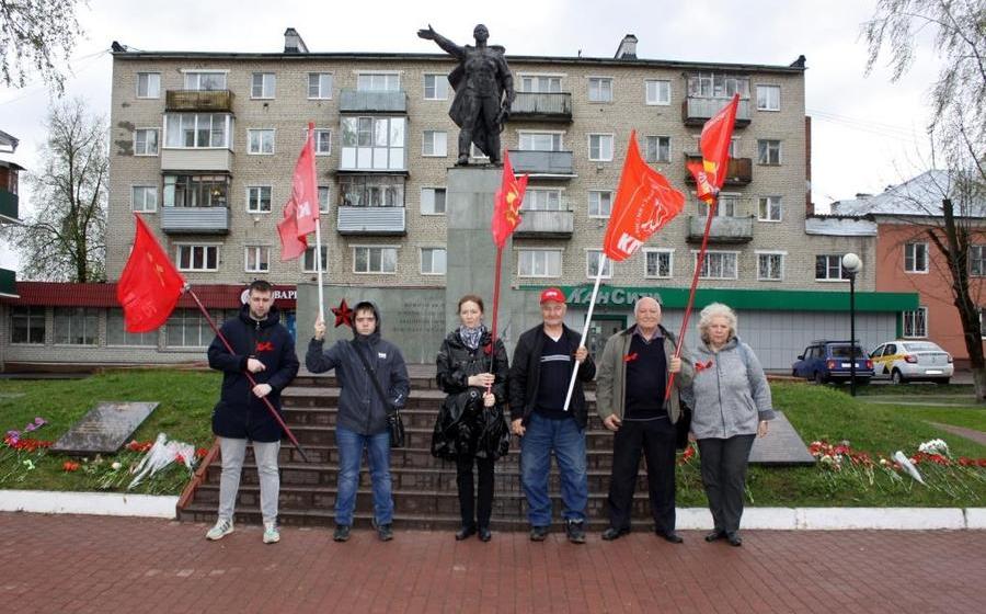 Подмосковные коммунисты отметили 9 мая по всему региону