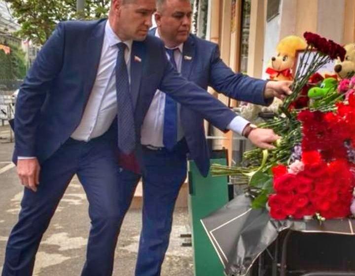 В Саратове почтили память погибших в школе №175 г. Казани