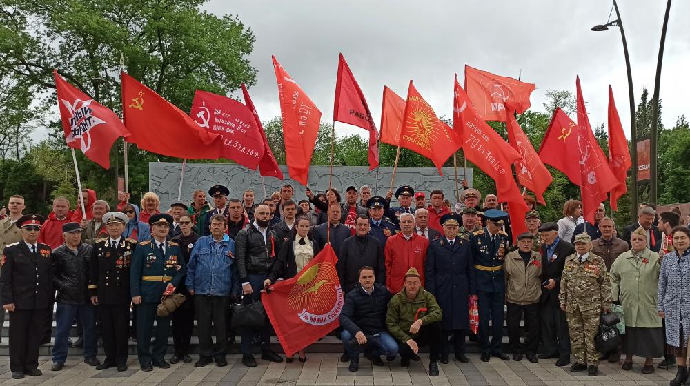 В Краснодаре активисты КПРФ и сторонники партии почтили память павших в годы войны