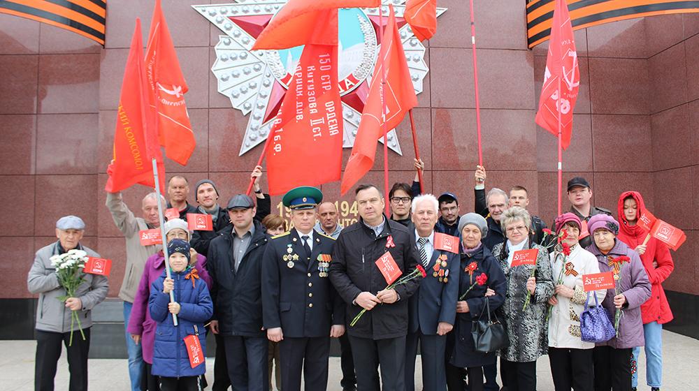 Коммунисты Благовещенска возложили цветы к Вечному Огню по случаю 76-й годовщины Великой Победы