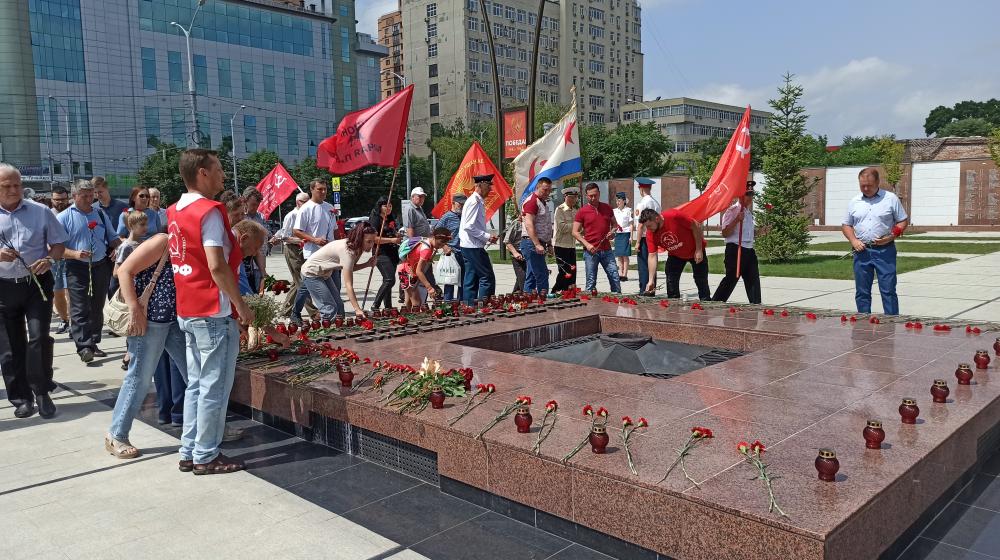 Коммунисты и беспартийные патриоты Краснодарского края почтили память погибших в годы Великой Отечественной войны