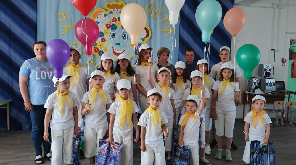 Свердловские коммунисты устроили праздник детям из детдома и стали соорганизатором городских гуляний в Сосьве