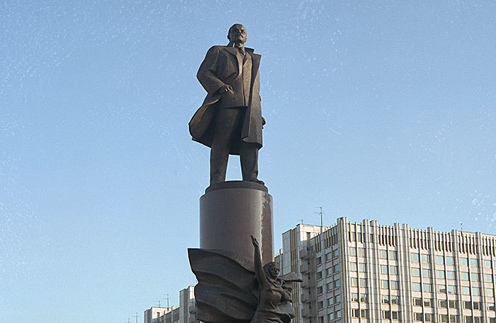Москва. Депутат-коммунист Николай Зубрилин: У каждого века свои скульптуры и памятники!