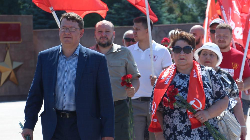 Самарские коммунисты почтили память жертв Великой Отечественной войны