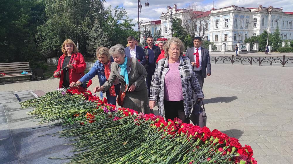 Тюменские коммунисты почтили память павших в годы войны