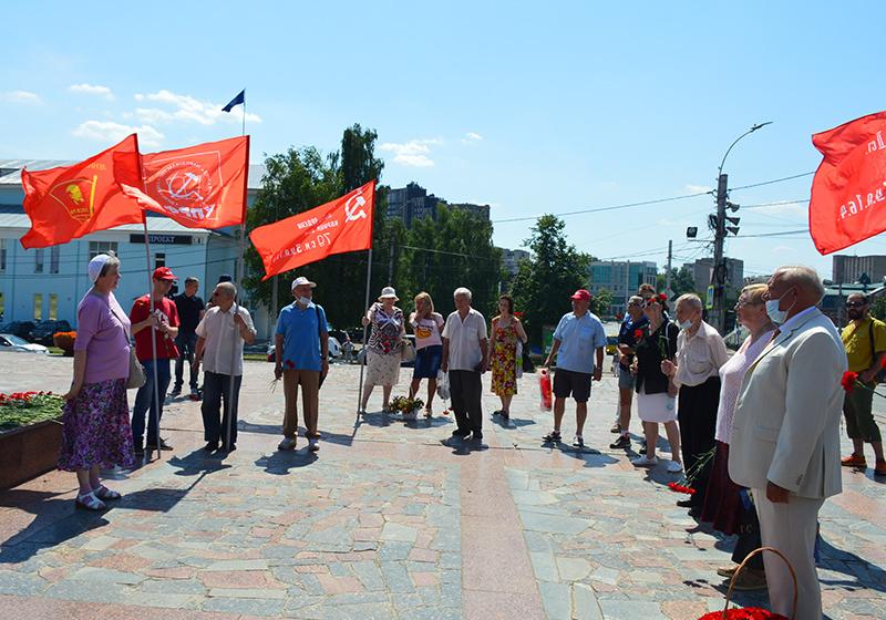 Коммунисты города Иваново почтили память павших в годы Великой Отечественной войны