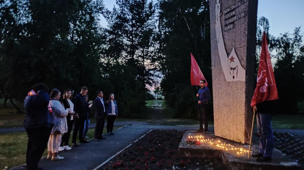 Возложения цветов в Перми