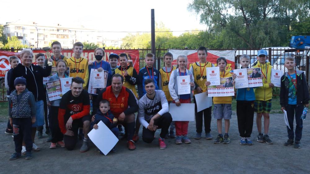 Спорт начинается во дворе. Дворовый проект "Красной машины" в Омске