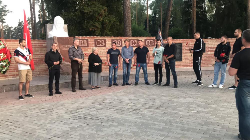 Подмосковные коммунисты провели мероприятия в День памяти и скорби по всему региону