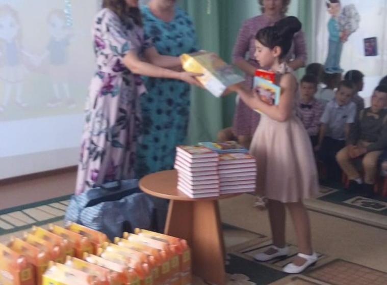 1 июня КПРФ нижегородские коммунисты вручили более тысячи подарков  будущим первоклассникам