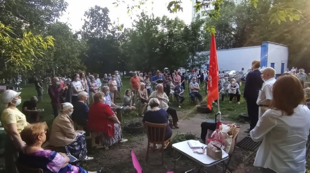 Денис Парфенов: «Стройке нет! Встретился с жителями ул. Белозерская в Бибирево»