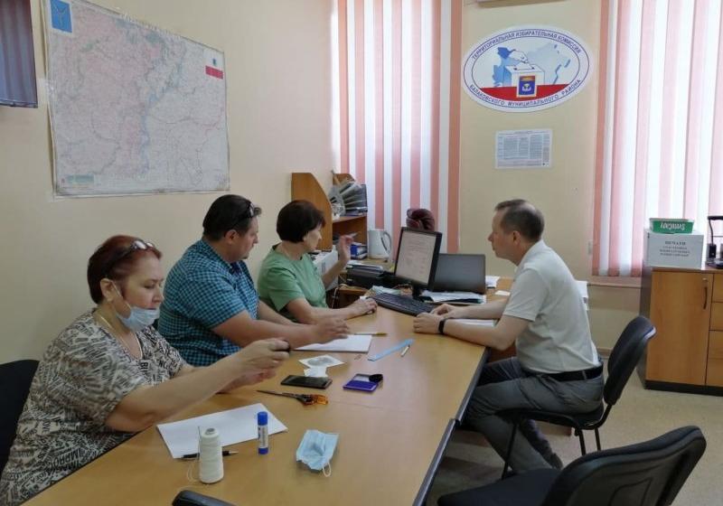 Николай Бондаренко и Владимир Есипов сдали документы для выдвижения кандидатами в депутаты Госдумы