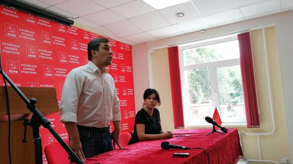Николай Бондаренко и Мария Прусакова провели агитационную встречу в Барнауле