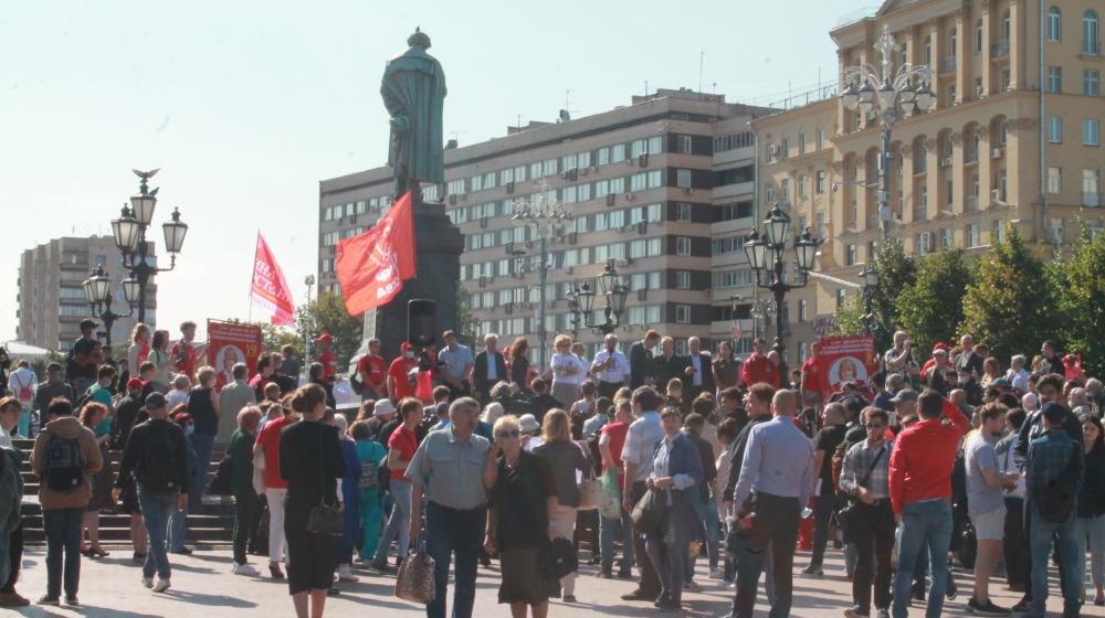 В Москве прошла встреча депутатов-коммунистов с избирателями по теме борьбы за отмену пенсионной «реформы»