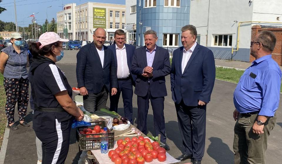 Владимир Кашин в Луховицах оценил работу сельскохозяйственной ярмарки выходного дня