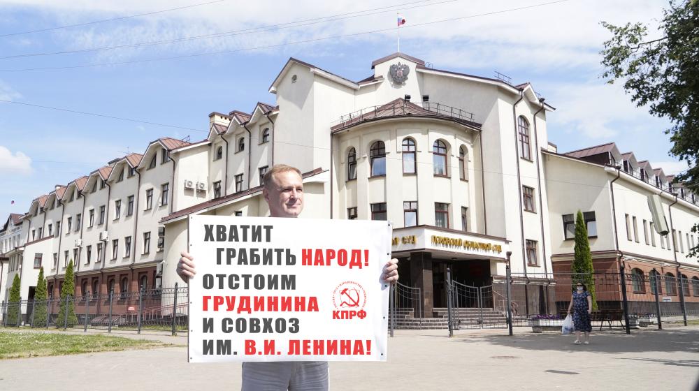 В Пскове прошла серия одиночных пикетов в защиту Павла Грудинина