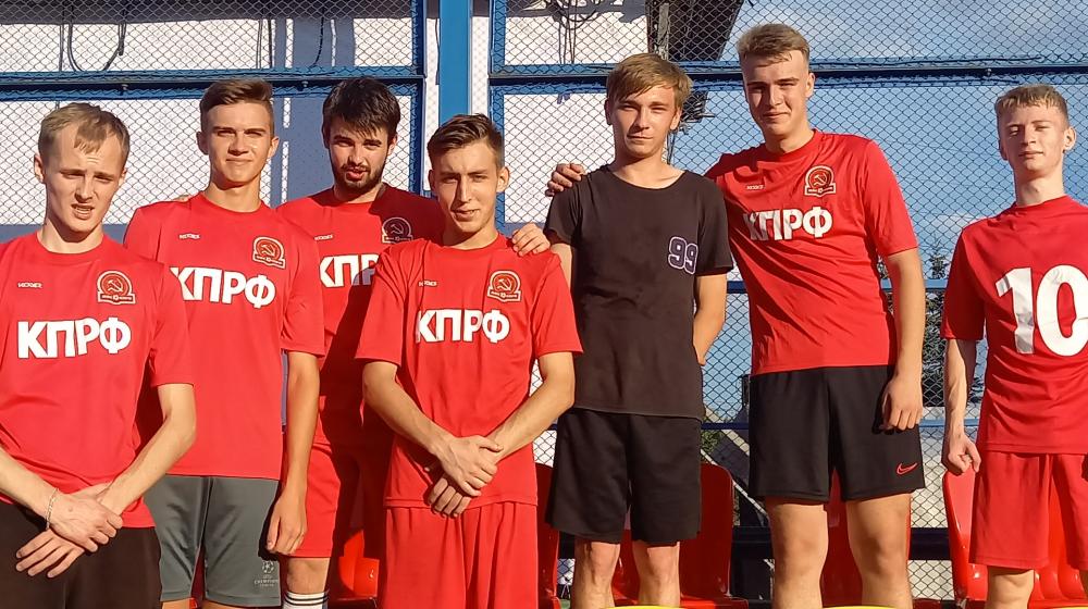 Футболисты «КПРФ-Калуга», вперёд!