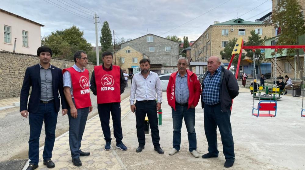 Республика Дагестан. Коммунисты Избербашского городского отделения КПРФ  совместно с кандидатами в депутаты Народного Собрания РД провели агитрейд и встречи с жителями