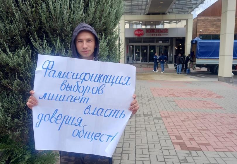 Волгоградские коммунисты и комсомольцы вышли на акцию протеста в Краснооктябрьском районе
