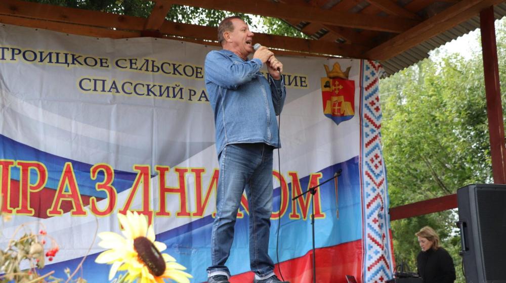 Рязанская область. Лидер местных коммунистов Д.С. Сидоров выступил перед участниками праздничного концерта в селе Красильниково