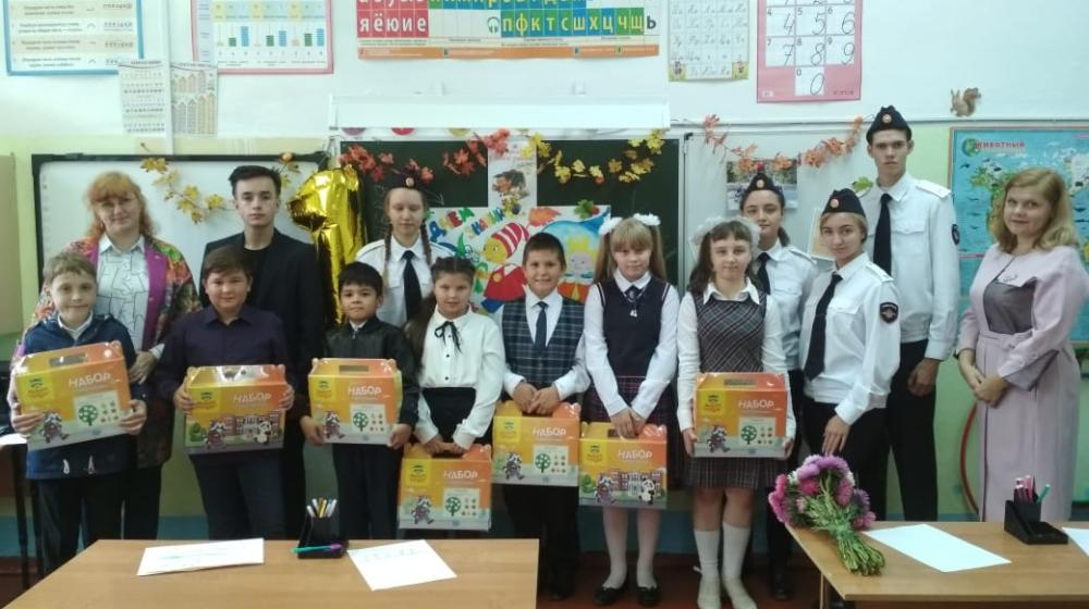 Нижний Новгород. В День знаний первоклассники получили подарки от «Надежды России»
